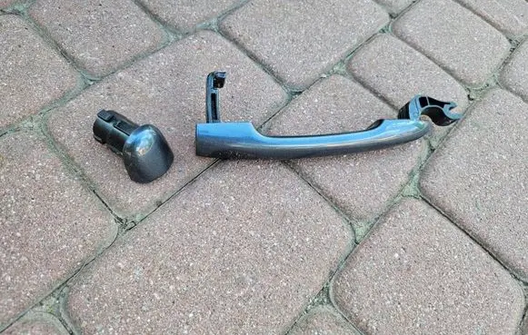 Renault Clio IV Loading door exterior handle/bracket 