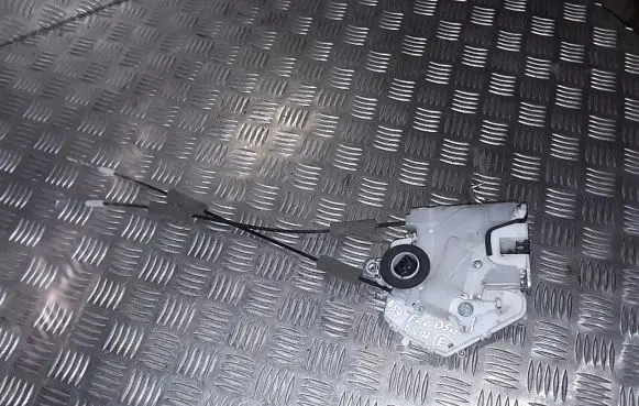 Honda FR-V Rear door lock
