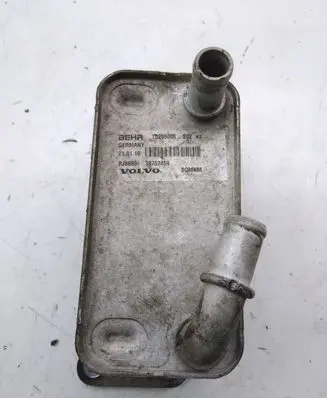 Volvo XC70 Engine oil radiator 30757459