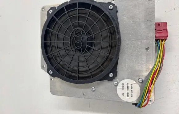 Audi A3 S3 8L Subwoofer speaker 8L0035381G