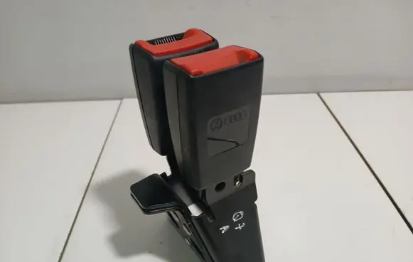 Audi Q7 4L Middle seatbelt buckle (rear) 4L0857739G