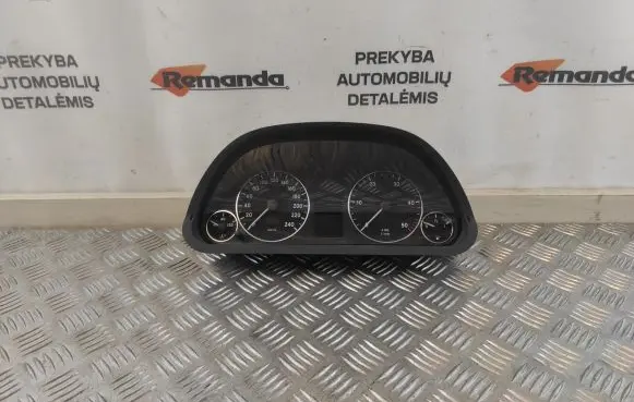 Mercedes-Benz A W169 Speedometer (instrument cluster) A1695405347 A1695403611