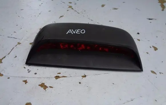 Chevrolet Aveo Third/center stoplight