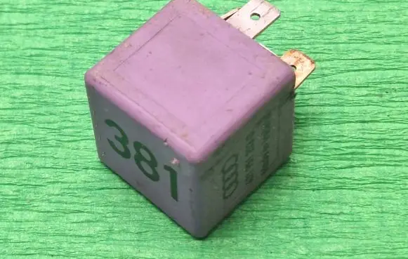 Audi A4 S4 B5 8D Light relay 431951253G