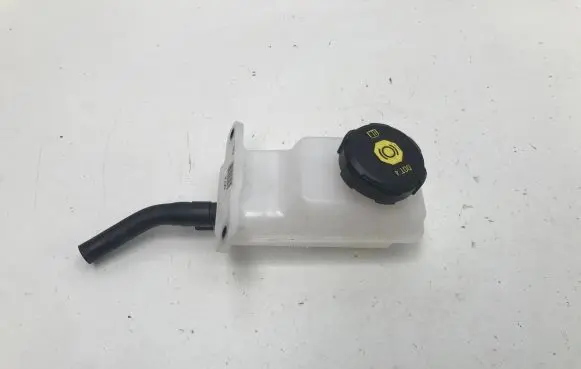 Brake fluid reservoir