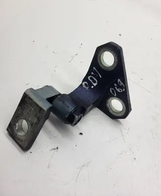 Volkswagen PASSAT B7 Front door upper hinge 3C0831402