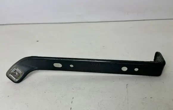 Ford Mustang VI Fender mounting bracket FR3B16C198BC