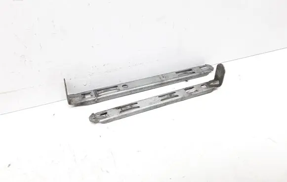 Headlight/headlamp mounting bracket