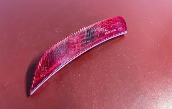 Chrysler Pacifica Rear tail light reflector 68229425AA