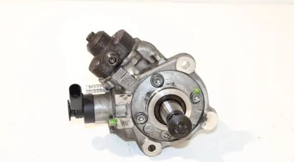 BMW 5 F10 F11 Fuel injection high pressure pump 7810696 0445010517