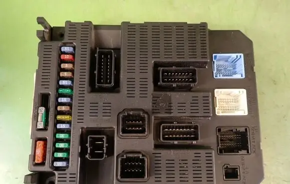 Citroen C4 I Fuse module 9659285680