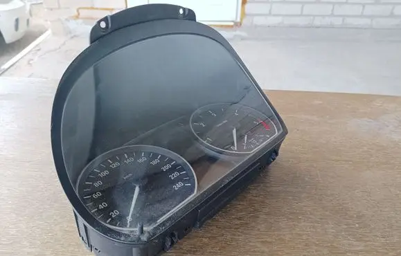 BMW 1 E81 E87 Speedometer (instrument cluster) 102495285 916682102 150276716