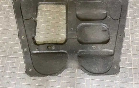 Engine bonnet/hood sound/heat insulation
