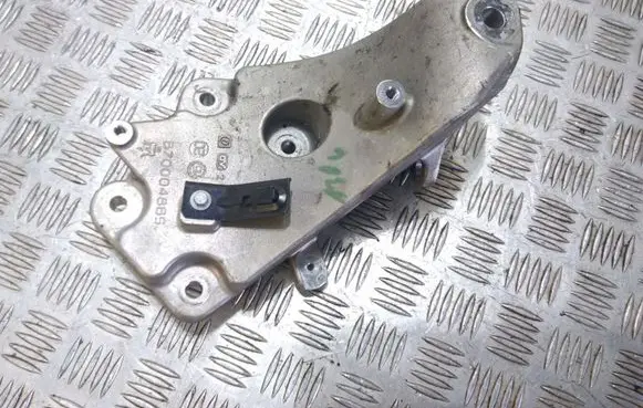 Maserati Ghibli Engine mounting bracket 670004865