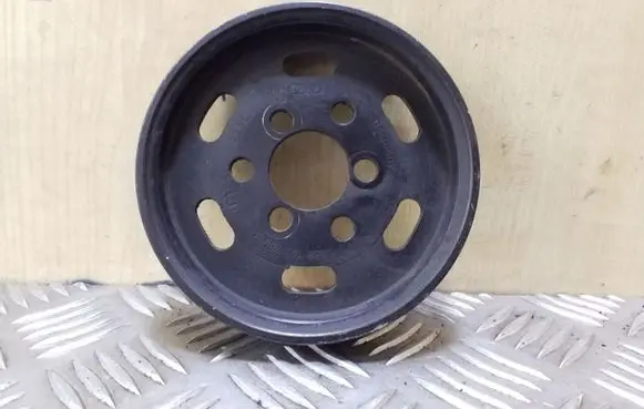 Volkswagen Golf IV Power steering pump pulley 038145255B