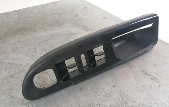Volkswagen PASSAT B6 Front door interior handle trim 3C1867171