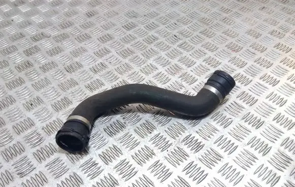 Coolant pipe/hose