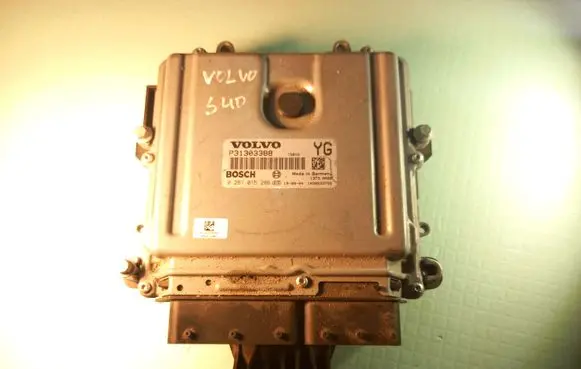 Volvo S40 Engine control unit/module 0281015286 P31303388