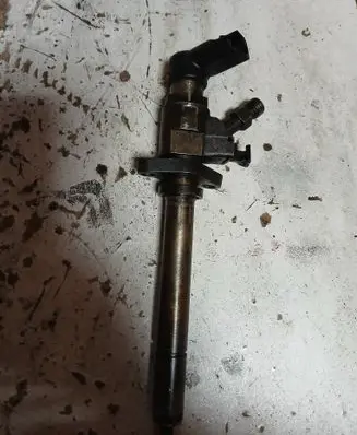 Fuel injector