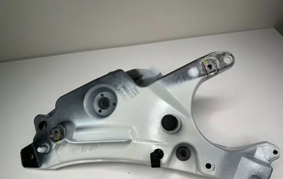 Volvo S90, V90 Fender mounting bracket 31378984