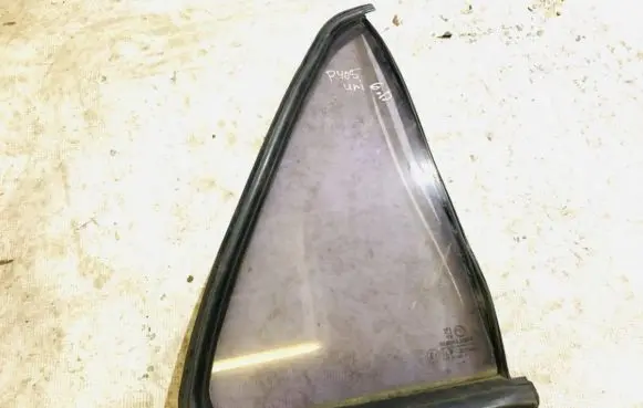 Peugeot 405 Rear vent window glass 