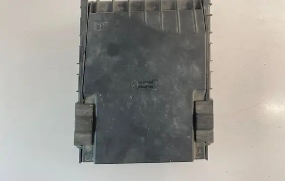 Volkswagen Golf V Fuse box cover 1K0937132F