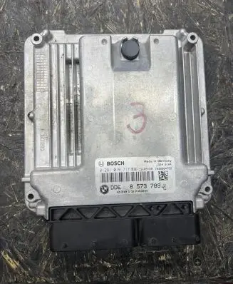 BMW 5 F10 F11 Engine control unit/module 8573789 030137405 0281019717