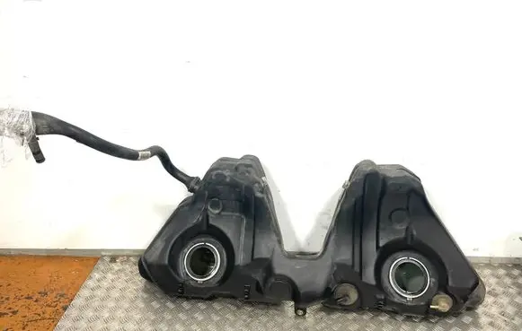 BMW 5 E60 E61 Fuel tank 0603U2 6760722 4083952