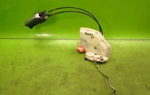 Suzuki SX4 Front door lock 