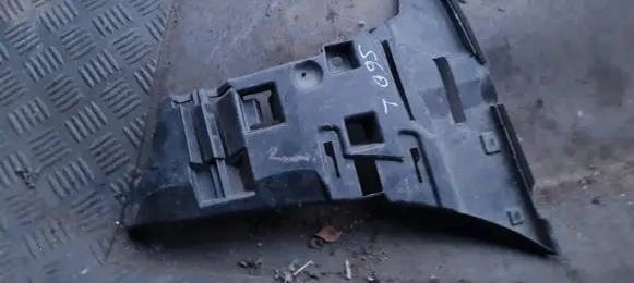 Volvo V70 Front bumper mounting bracket 09190303