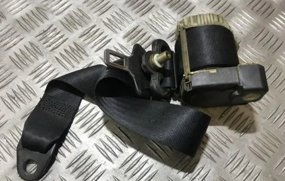 Rear seatbelt