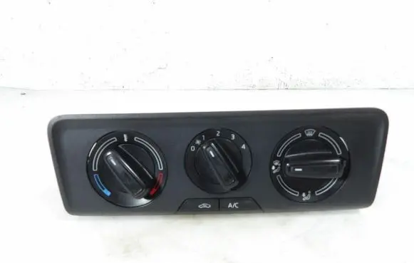 Skoda Fabia Mk3 (NJ) Climate control unit 6V0820045B