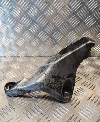 Audi A4 S4 B7 8E 8H Engine mounting bracket 8E0199307S