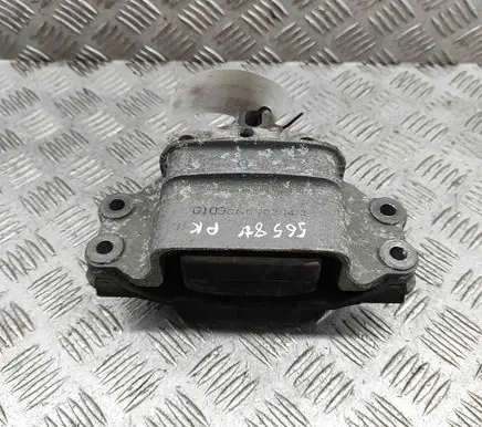 Audi RS Q3 Engine mount bracket 8U0199555