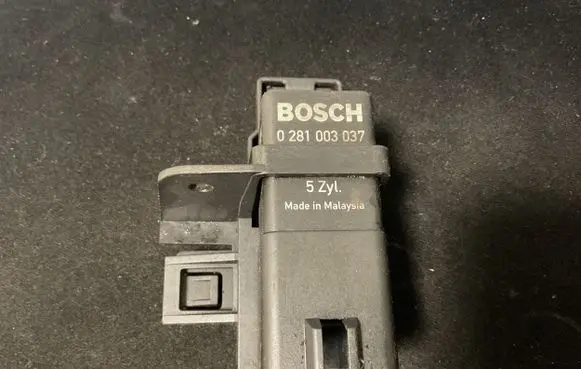 Volvo V70 Glow plug pre-heat relay 0281003037