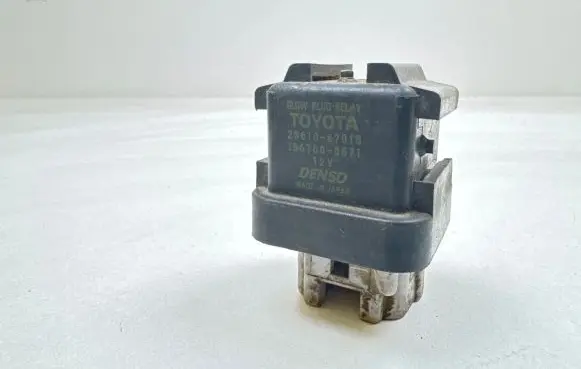 Toyota Avensis T250 Glow plug pre-heat relay 2861067010 1567000671