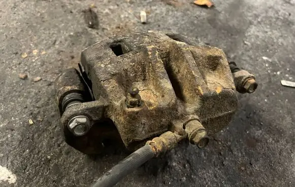 Hyundai Santa Fe Front brake caliper