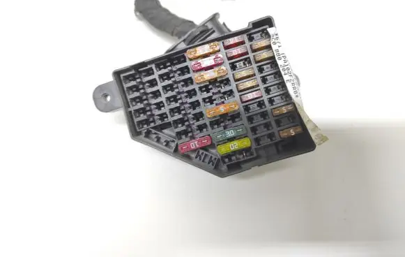 Volkswagen PASSAT B6 Fuse module 3C0880204E TPA102FZRR8