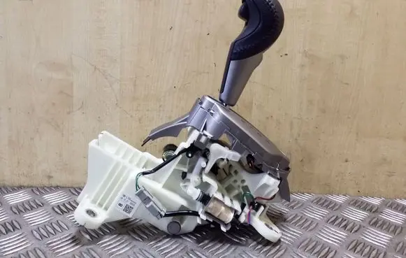 Honda Insight Gear shifter/selector TM8L700