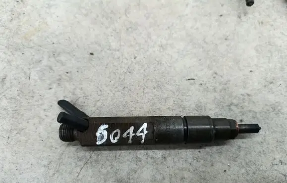 Volkswagen PASSAT B5 Fuel injector 028130201T
