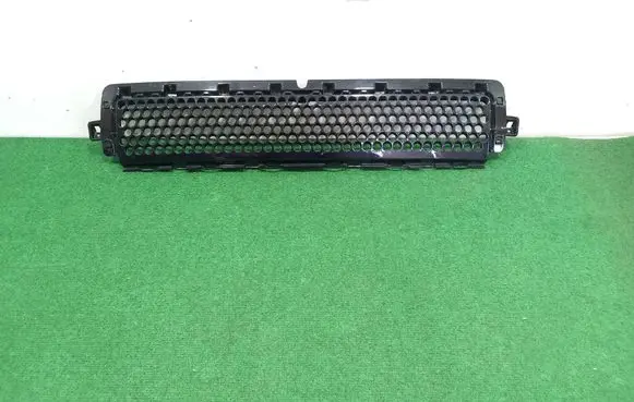 Land Rover Defender Front grill M8B2-17H750-C