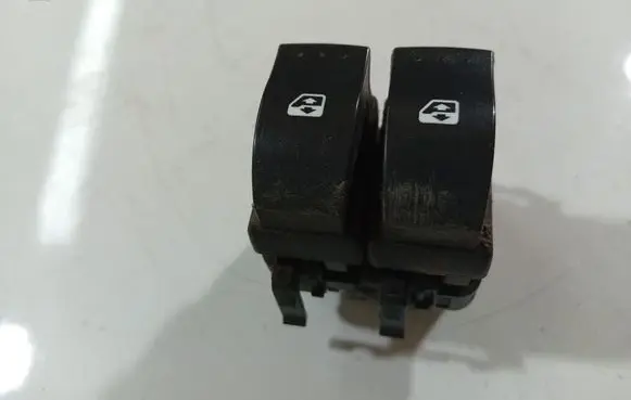 Renault Scenic II - Grand scenic II Electric window control switch 315042B