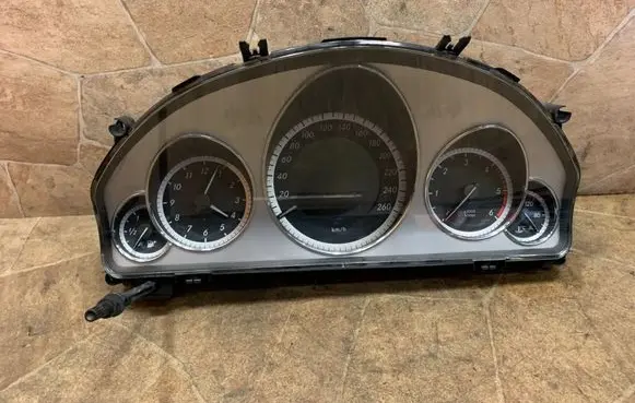 Mercedes-Benz E W212 Speedometer (instrument cluster) A2129004904