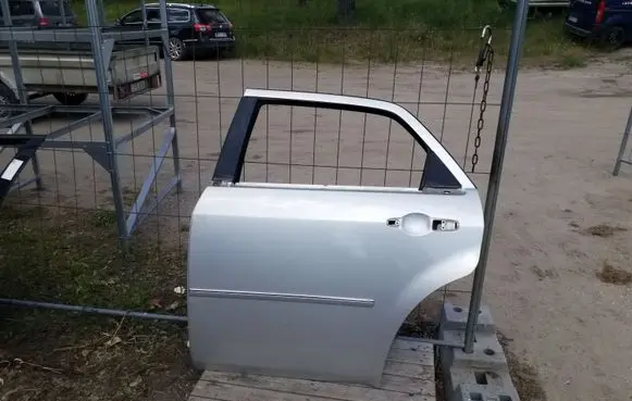 Chrysler 300 - 300C Rear door