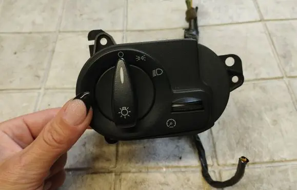 Ford Focus Light switch 4S4T13A024BB