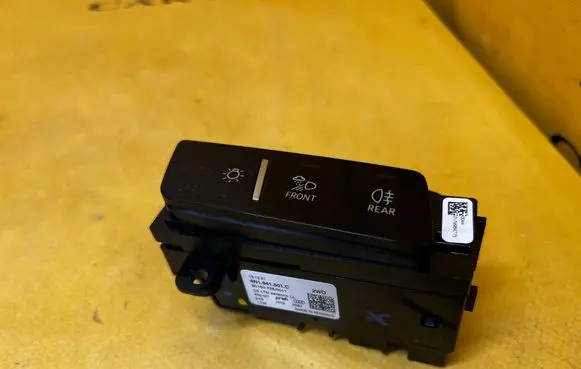 Fog light switch