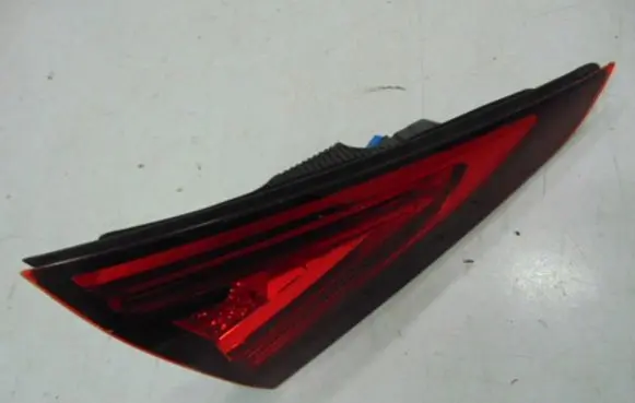 Tailgate rear/tail lights