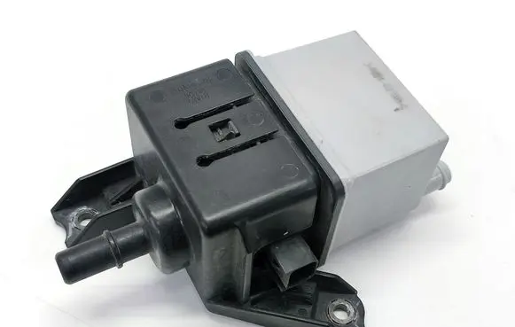 Ford Fusion II Active carbon filter fuel vapour canister HG939C138AB HU5A9C111AB