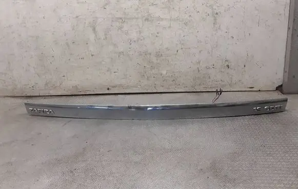 Opel Zafira B Trunk door license plate light bar