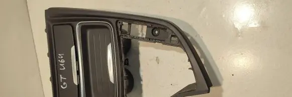 Cup holder front